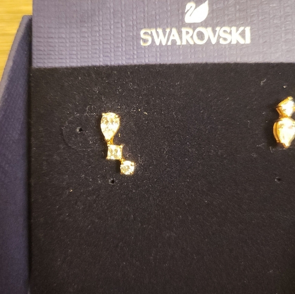 Swarovski Trendy Crystal Stud Earrings - Picture 2 of 9